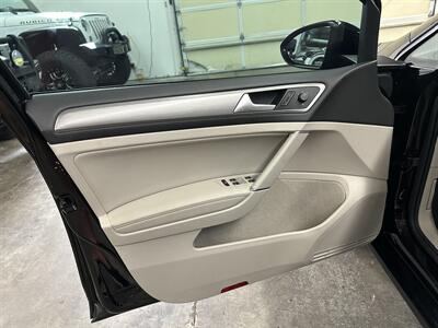 2015 Volkswagen Golf SportWagen TDI S   - Photo 22 - Portland, OR 97220