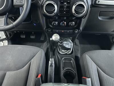 2015 Jeep Wrangler Unlimited Sahara   - Photo 24 - Portland, OR 97220