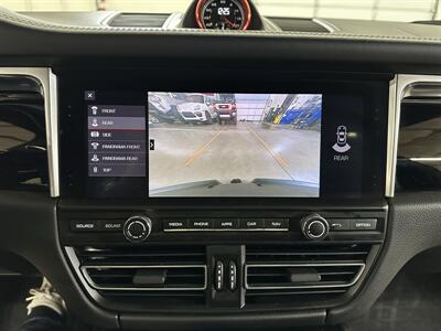 2021 Porsche Macan S   - Photo 21 - Portland, OR 97220