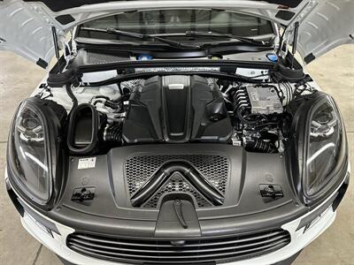 2021 Porsche Macan S   - Photo 10 - Portland, OR 97220