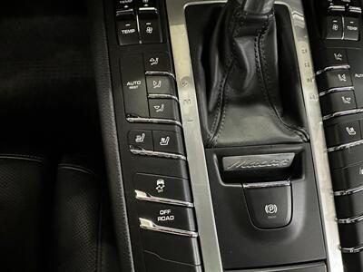 2021 Porsche Macan S   - Photo 30 - Portland, OR 97220
