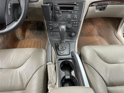 2002 Volvo XC70 - Photo 21 - Portland, OR 97220
