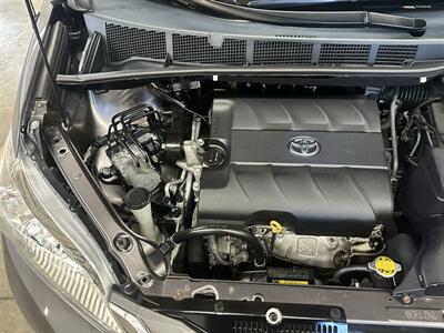 2013 Toyota Sienna XLE 7-Passenger - Photo 38 - Portland, OR 97220
