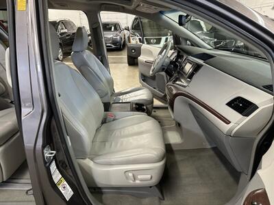 2013 Toyota Sienna XLE 7-Passenger   - Photo 28 - Portland, OR 97220