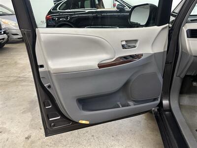2013 Toyota Sienna XLE 7-Passenger - Photo 25 - Portland, OR 97220