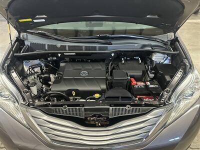 2013 Toyota Sienna XLE 7-Passenger   - Photo 1 - Portland, OR 97220