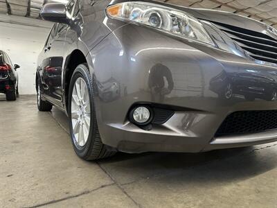 2013 Toyota Sienna XLE 7-Passenger   - Photo 15 - Portland, OR 97220