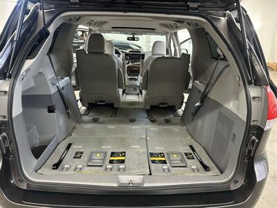 2013 Toyota Sienna XLE 7-Passenger   - Photo 32 - Portland, OR 97220
