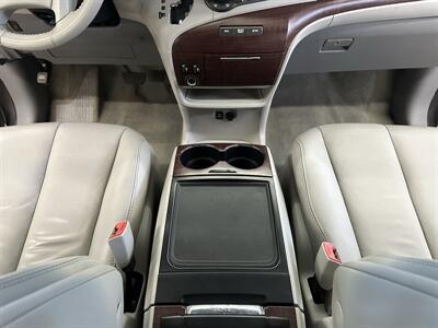 2013 Toyota Sienna XLE 7-Passenger - Photo 33 - Portland, OR 97220