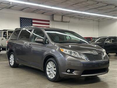 2013 Toyota Sienna XLE 7-Passenger   - Photo 6 - Portland, OR 97220