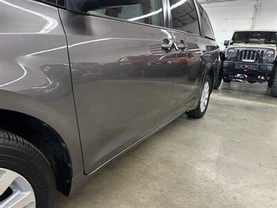 2013 Toyota Sienna XLE 7-Passenger   - Photo 16 - Portland, OR 97220