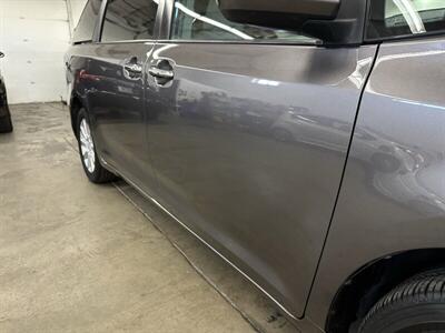 2013 Toyota Sienna XLE 7-Passenger   - Photo 17 - Portland, OR 97220