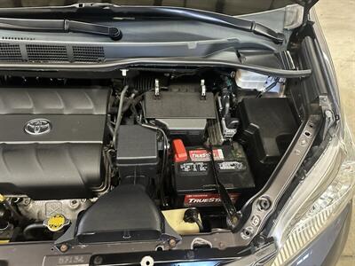 2013 Toyota Sienna XLE 7-Passenger   - Photo 3 - Portland, OR 97220