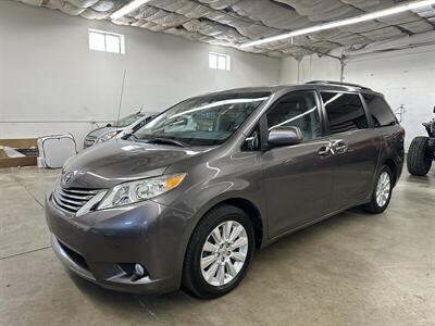 2013 Toyota Sienna XLE 7-Passenger   - Photo 12 - Portland, OR 97220