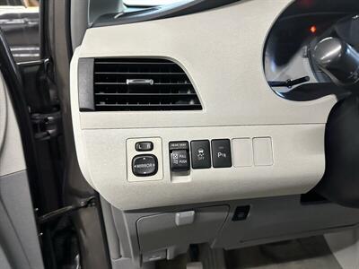 2013 Toyota Sienna XLE 7-Passenger   - Photo 43 - Portland, OR 97220