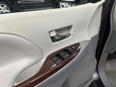 2013 Toyota Sienna XLE 7-Passenger - Photo 26 - Portland, OR 97220
