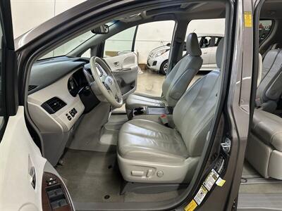 2013 Toyota Sienna XLE 7-Passenger   - Photo 24 - Portland, OR 97220