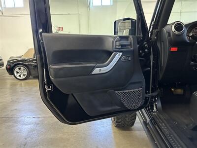 2015 Jeep Wrangler Unlimited Rubicon  OVERLANDER TENT SETUP - Photo 34 - Portland, OR 97220