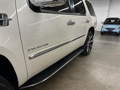 2011 Cadillac Escalade   - Photo 39 - Portland, OR 97220