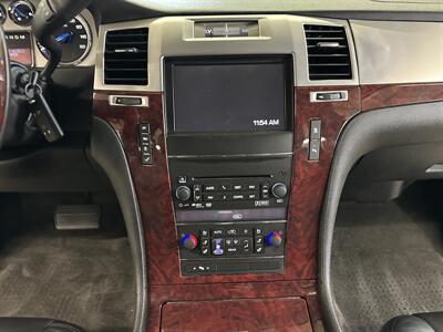 2011 Cadillac Escalade   - Photo 30 - Portland, OR 97220