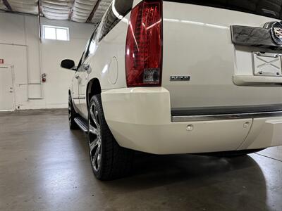 2011 Cadillac Escalade   - Photo 41 - Portland, OR 97220