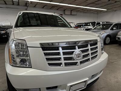 2011 Cadillac Escalade   - Photo 36 - Portland, OR 97220