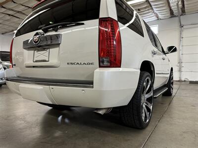 2011 Cadillac Escalade   - Photo 42 - Portland, OR 97220