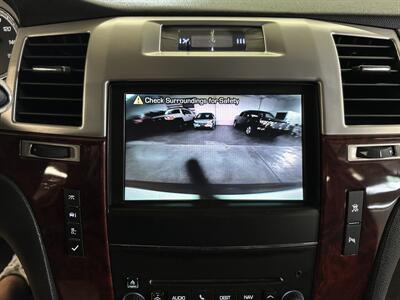 2011 Cadillac Escalade   - Photo 21 - Portland, OR 97220