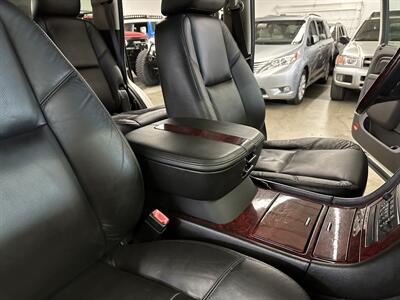 2011 Cadillac Escalade   - Photo 33 - Portland, OR 97220