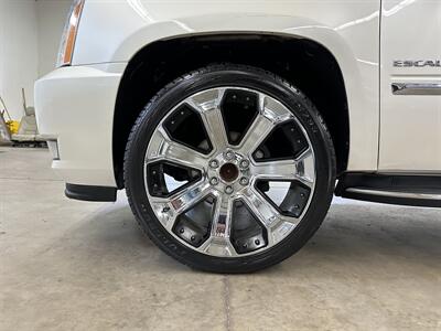 2011 Cadillac Escalade   - Photo 9 - Portland, OR 97220