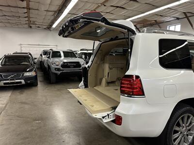 2010 Lexus LX 570   - Photo 41 - Portland, OR 97220