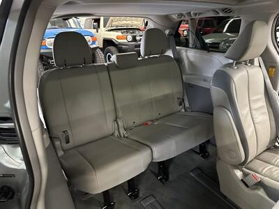 2014 Toyota Sienna Limited 7-Passenger   - Photo 13 - Portland, OR 97220