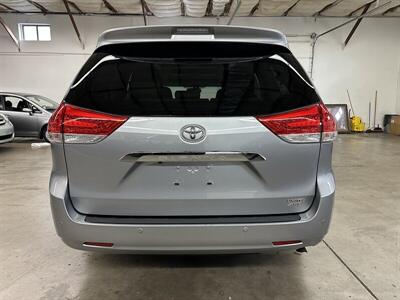 2014 Toyota Sienna Limited 7-Passenger   - Photo 4 - Portland, OR 97220