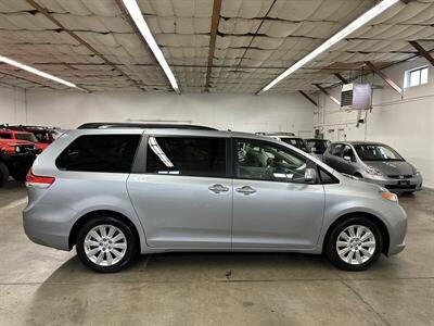 2014 Toyota Sienna Limited 7-Passenger   - Photo 2 - Portland, OR 97220