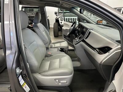 2017 Toyota Sienna XLE 7-Passenger - Photo 15 - Portland, OR 97220