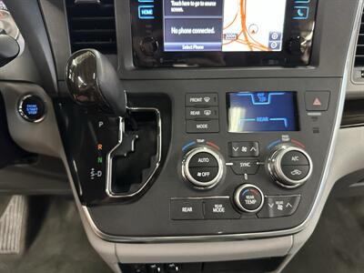 2017 Toyota Sienna XLE 7-Passenger - Photo 23 - Portland, OR 97220