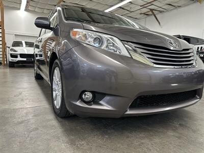2017 Toyota Sienna XLE 7-Passenger - Photo 43 - Portland, OR 97220