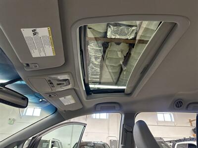 2017 Toyota Sienna XLE 7-Passenger - Photo 31 - Portland, OR 97220