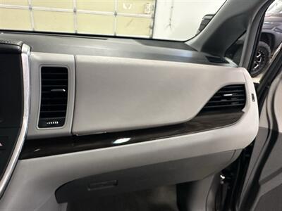 2017 Toyota Sienna XLE 7-Passenger - Photo 32 - Portland, OR 97220