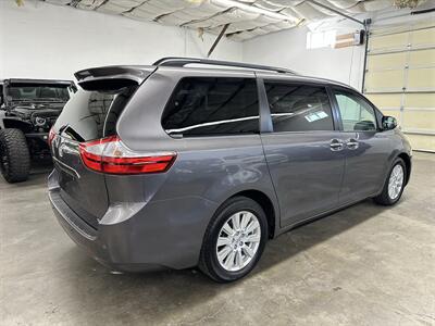 2017 Toyota Sienna XLE 7-Passenger - Photo 3 - Portland, OR 97220