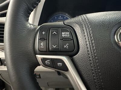 2017 Toyota Sienna XLE 7-Passenger - Photo 28 - Portland, OR 97220