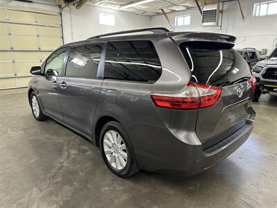 2017 Toyota Sienna XLE 7-Passenger - Photo 5 - Portland, OR 97220