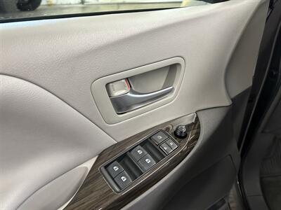 2017 Toyota Sienna XLE 7-Passenger - Photo 26 - Portland, OR 97220