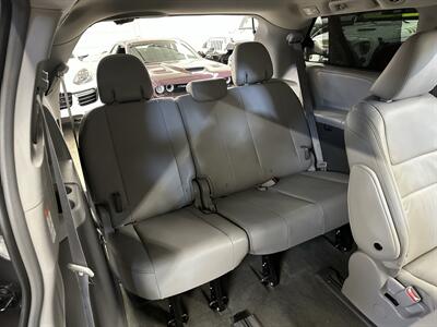 2017 Toyota Sienna XLE 7-Passenger - Photo 14 - Portland, OR 97220