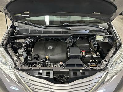 2017 Toyota Sienna XLE 7-Passenger - Photo 9 - Portland, OR 97220