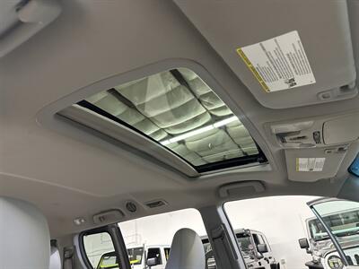 2017 Toyota Sienna XLE 7-Passenger - Photo 33 - Portland, OR 97220