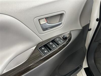 2015 Toyota Sienna XLE 7-Passenger - Photo 27 - Portland, OR 97220