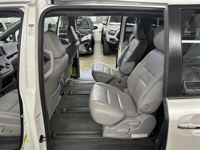2015 Toyota Sienna XLE 7-Passenger - Photo 14 - Portland, OR 97220