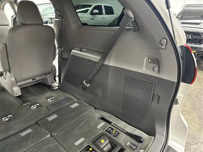 2015 Toyota Sienna XLE 7-Passenger - Photo 43 - Portland, OR 97220