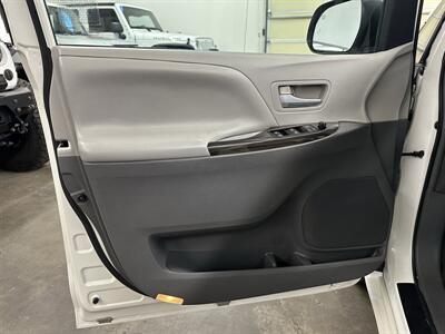 2015 Toyota Sienna XLE 7-Passenger - Photo 26 - Portland, OR 97220
